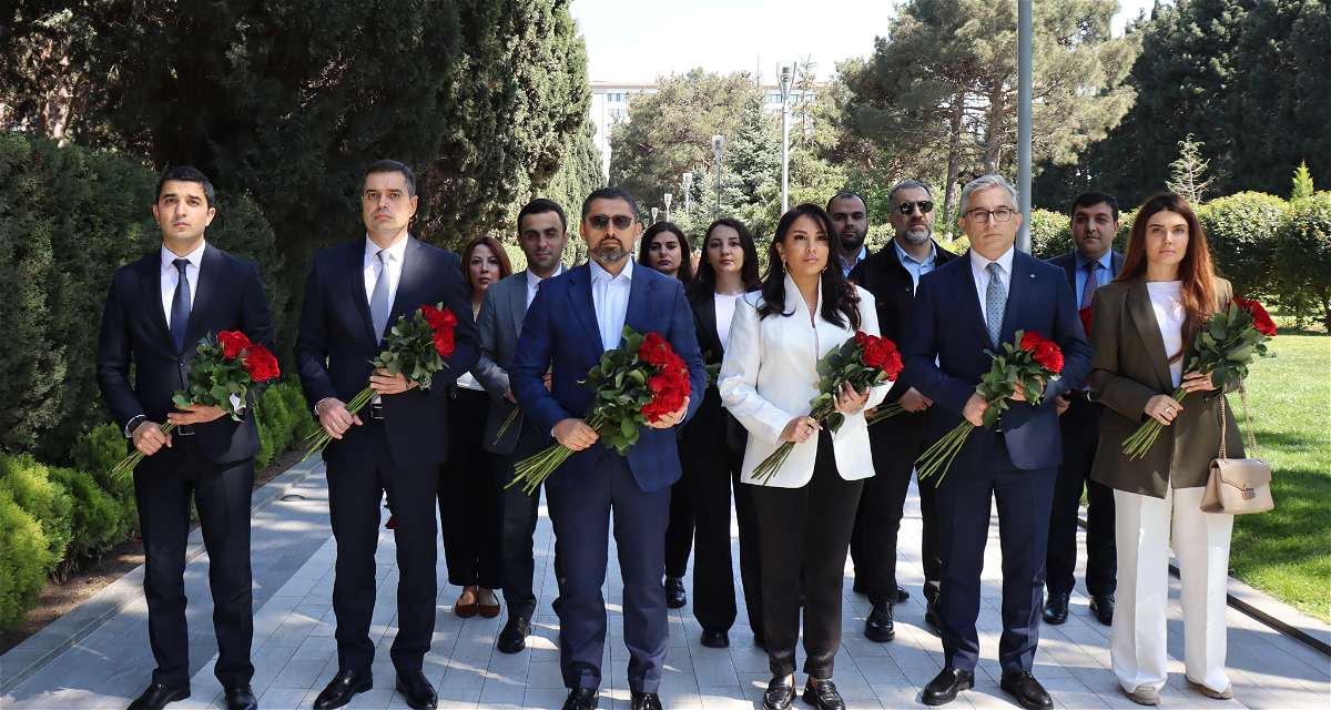 The collective of the Karabakh Revival Fund visited the grave of the National Leader Heydar Aliyev