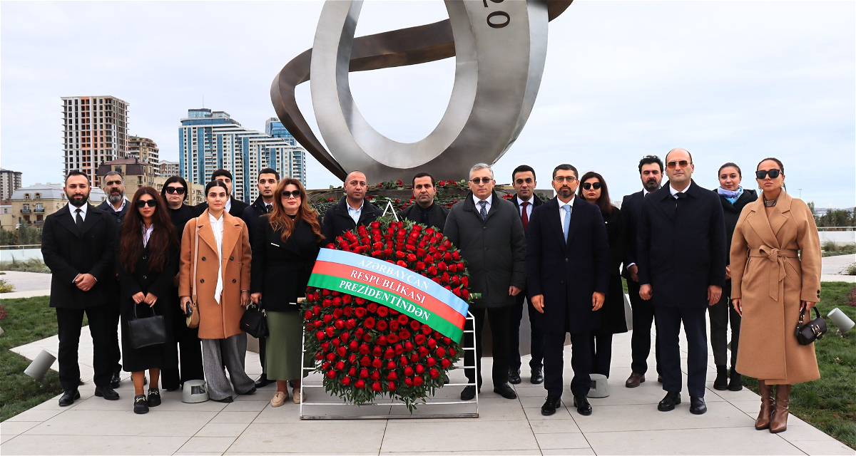 Qarabağ Dirçəliş Fondunun əməkdaşları Zəfər Günü ilə əlaqədar Zəfər Parkını ziyarət ediblər