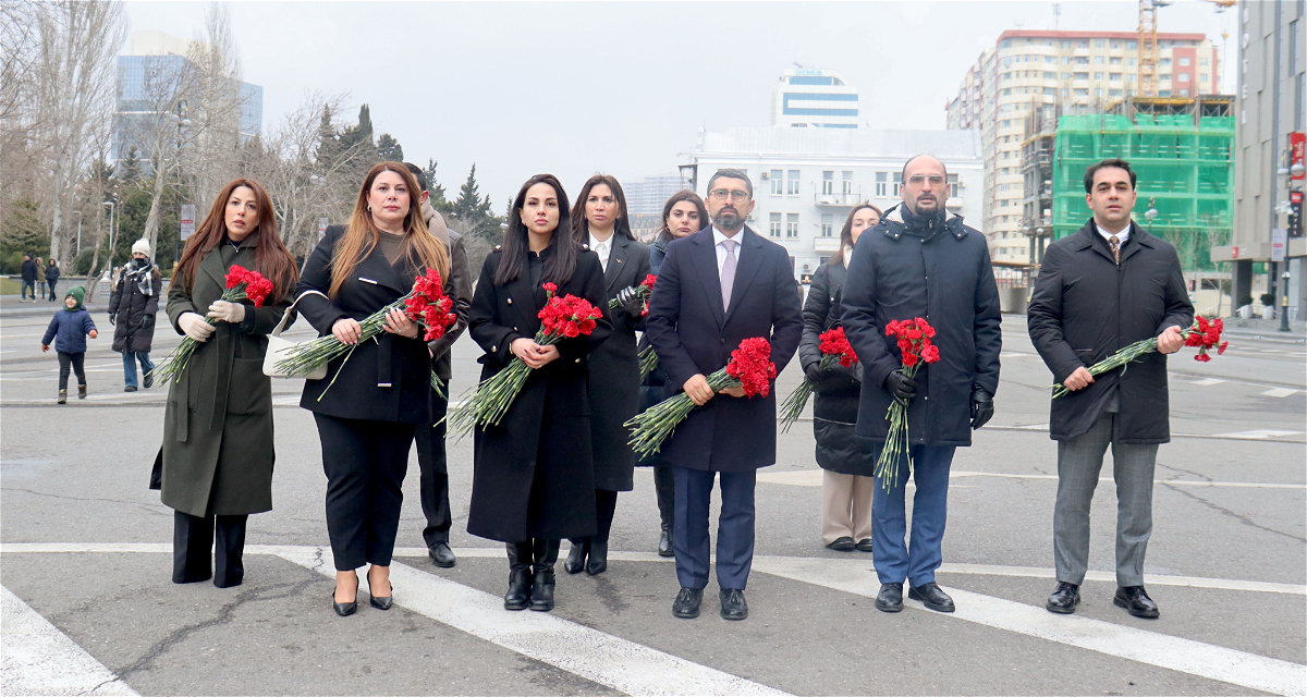 Qarabağ Dirçəliş Fondunun kollektivi Xocalı soyqırımı abidəsini ziyarət edib