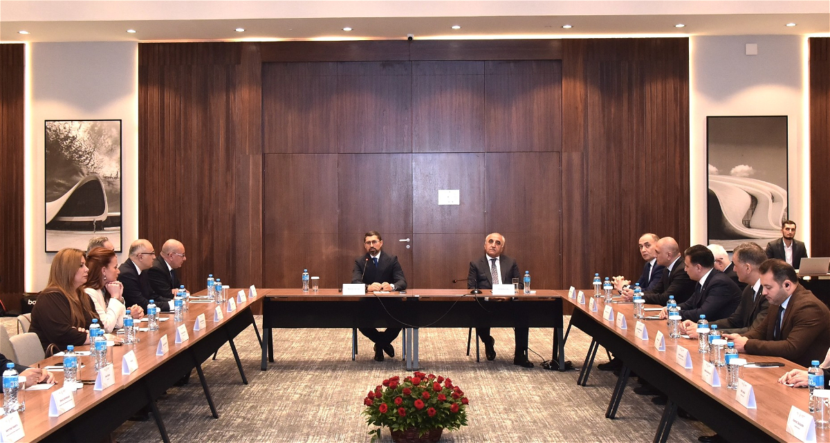 QDF-in təşkilatçılığı ilə “Qalib Azərbaycan: beş ildə Zəfərdən Zirvəyə” mövzusunda donor və tərəfdaşlarla görüş keçirilib